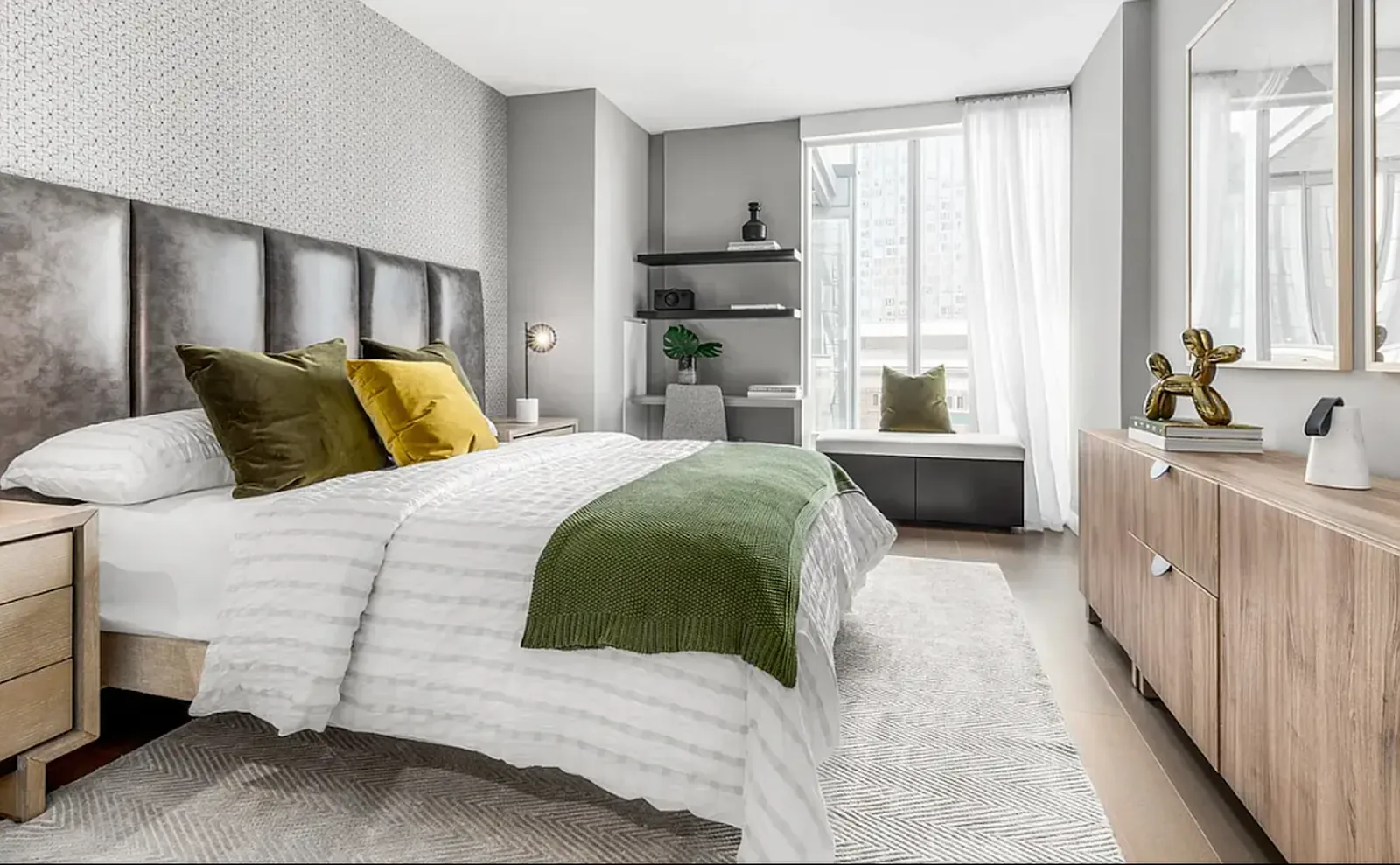 2BR in a sunlit apartment in Lincoln Square