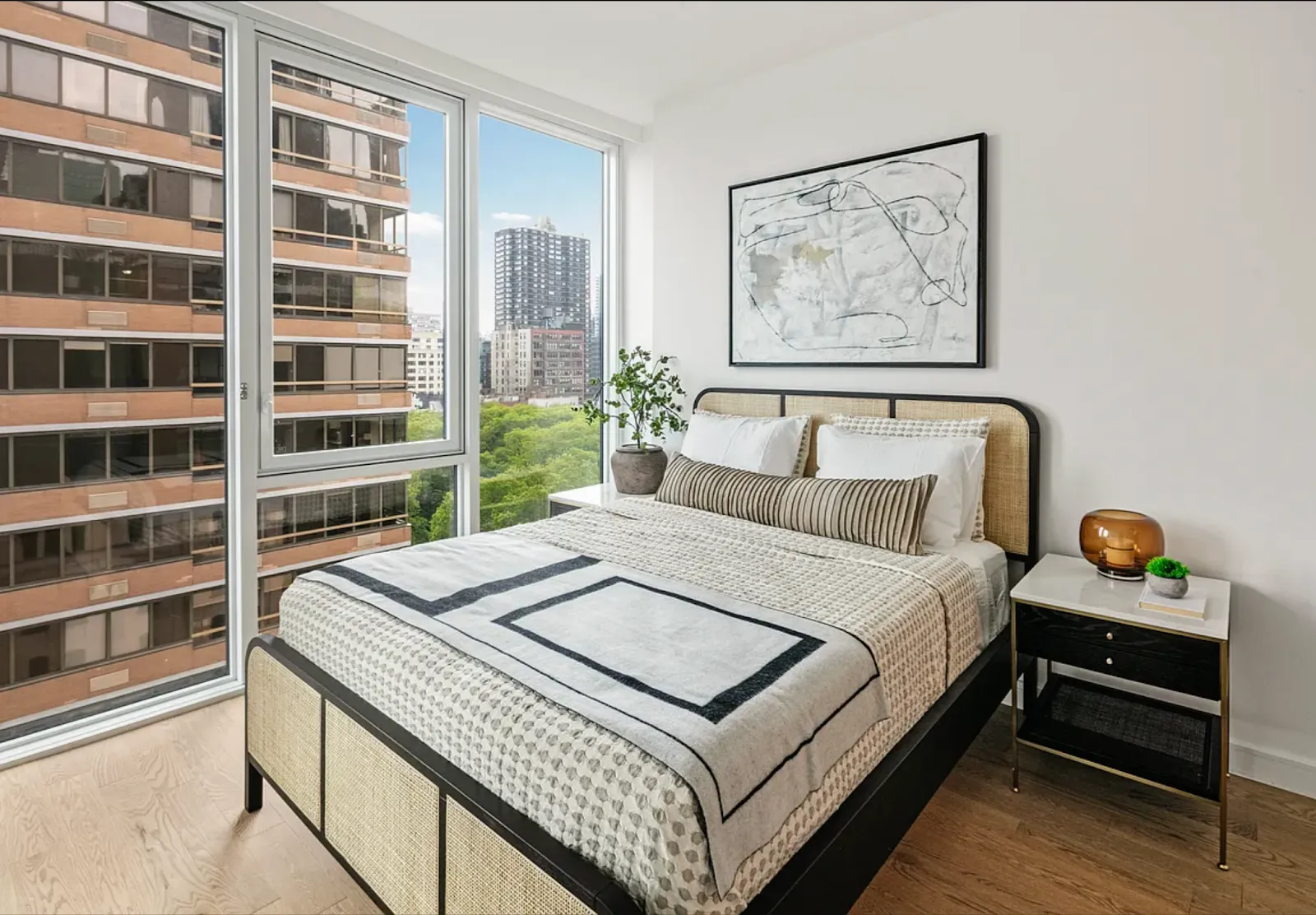 2BR in an elegant apartment in Murray Hill